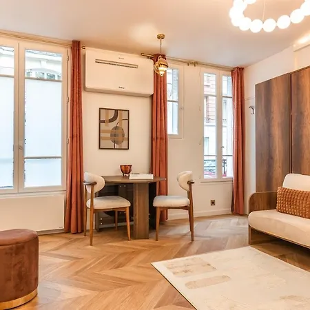Apartman Stylish Studio With Air Conditioning For 3 Guests Near Metro *