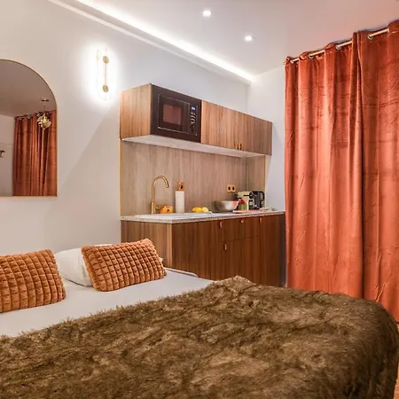 Apartman Stylish Studio With Air Conditioning For 3 Guests Near Metro *